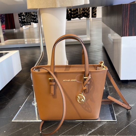 MICHAEL KORS
Jet Set Travel Extra-Small Saffiano Leather Top-Zip Tote 
Luggage - Picture 11 of 16
